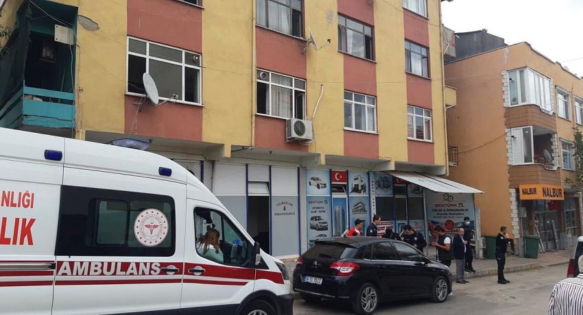 Evinde ölü bulundu
